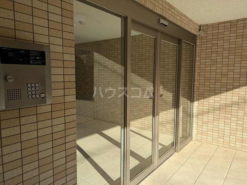 23/29 エントランス