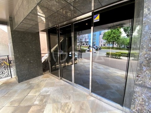 16/20 エントランス