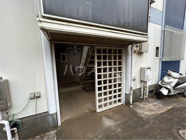 21/30 エントランス