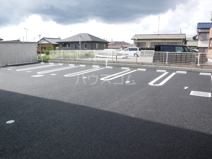 16/18 駐車場