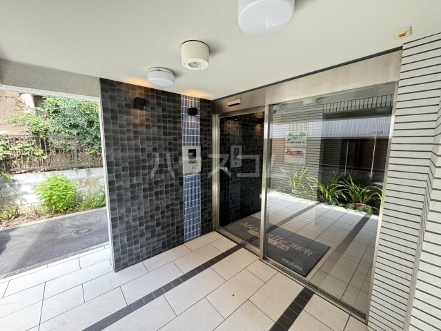 25/30 エントランス