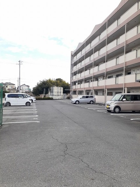 27/30 駐車場