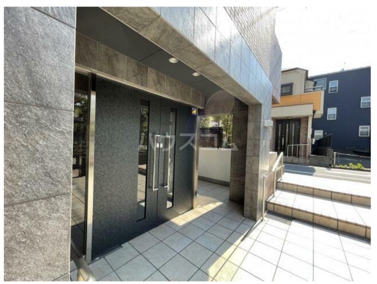 16/22 エントランス