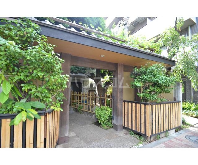 18/19 エントランス