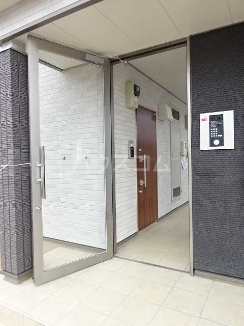 13/22 エントランス