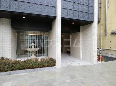 16/19 エントランス