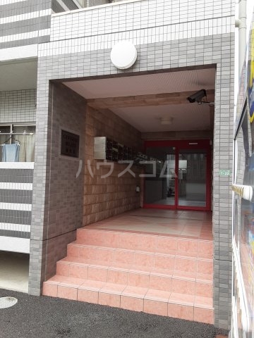 26/30 エントランス