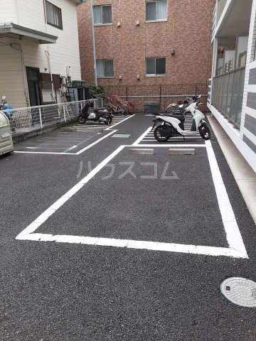 28/30 駐車場