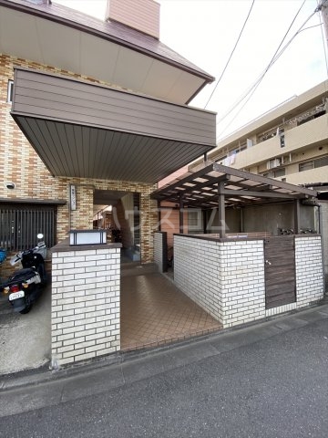 24/30 エントランス