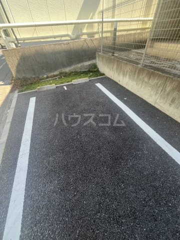 22/28 駐車場