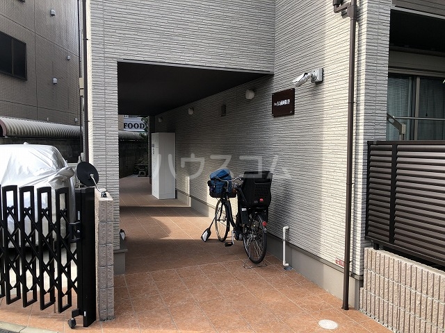 24/30 エントランス