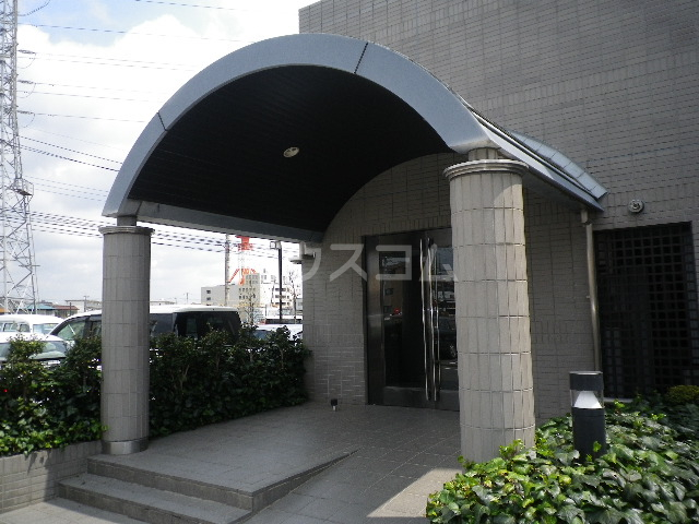 24/30 エントランス