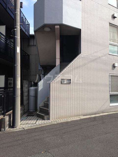 21/30 エントランス