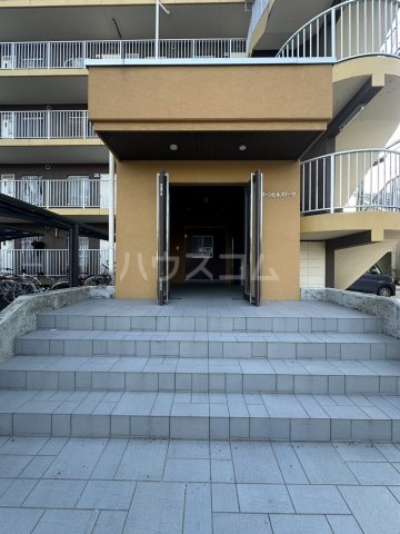 27/29 エントランス