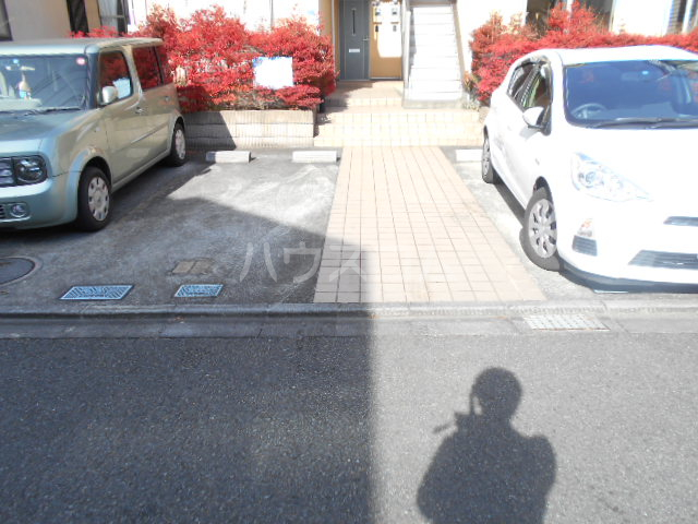 16/18 駐車場