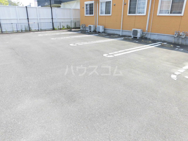28/30 駐車場