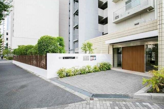 13/22 エントランス