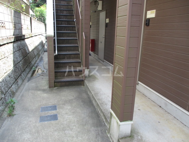 27/29 エントランス