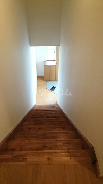 23/30 エントランス