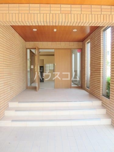 20/30 エントランス