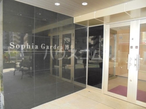 16/19 エントランス