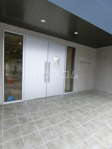 16/23 エントランス