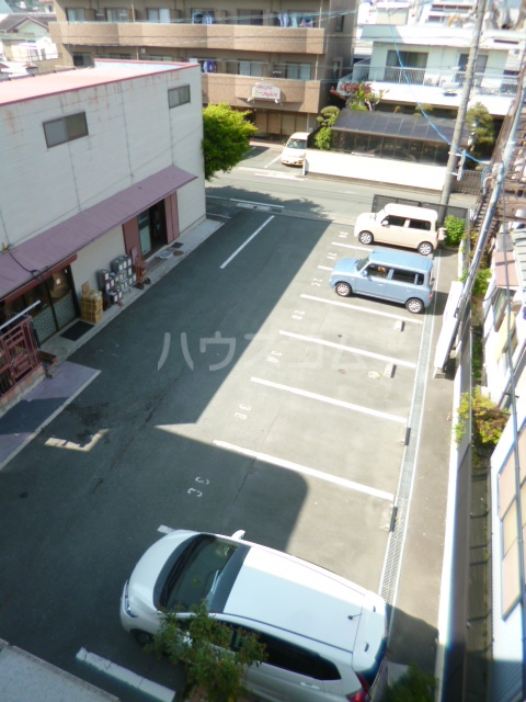 23/29 駐車場