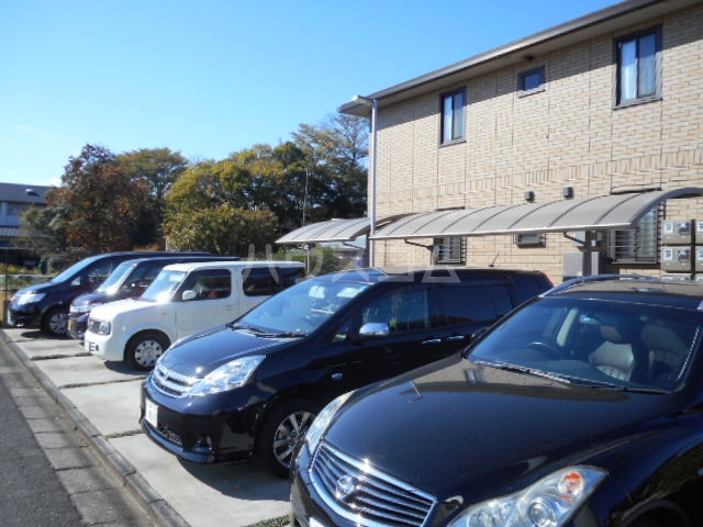 18/27 駐車場