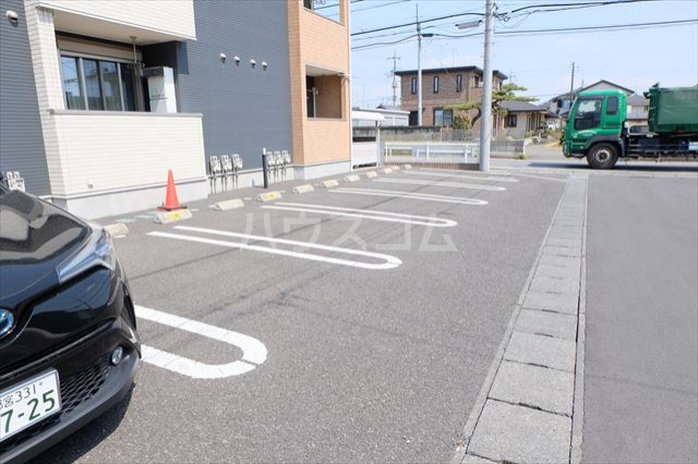 23/30 駐車場