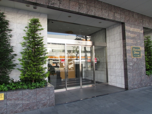 26/30 エントランス