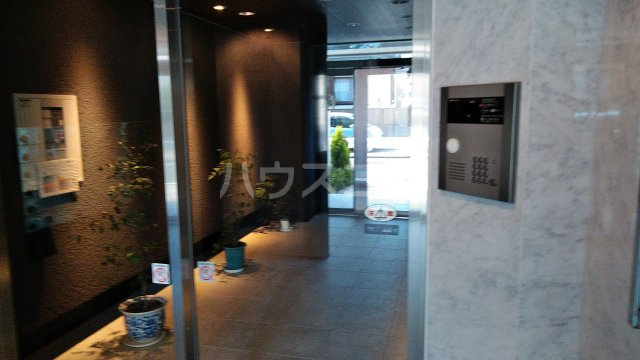 19/27 エントランス