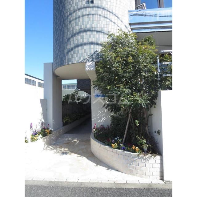 23/30 エントランス