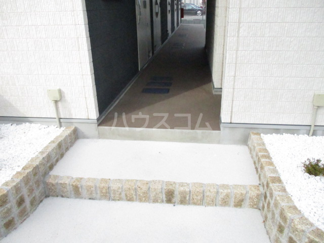 28/30 エントランス