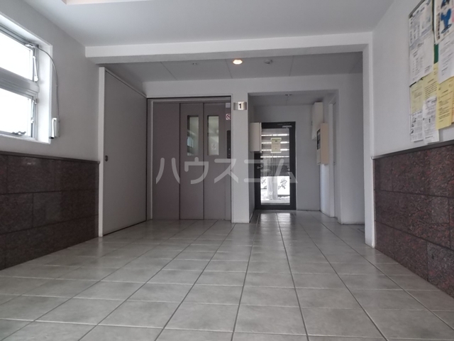 22/30 エントランス