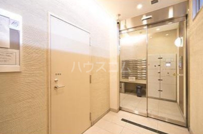 21/30 エントランス