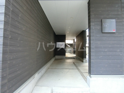 15/23 エントランス