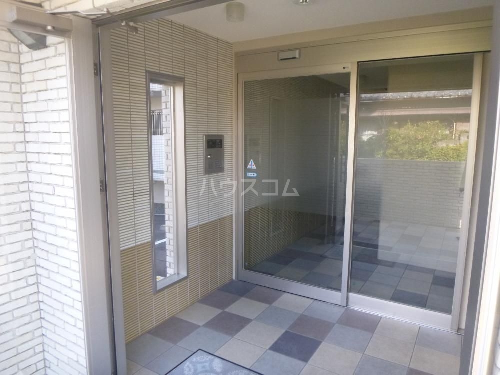 23/30 エントランス