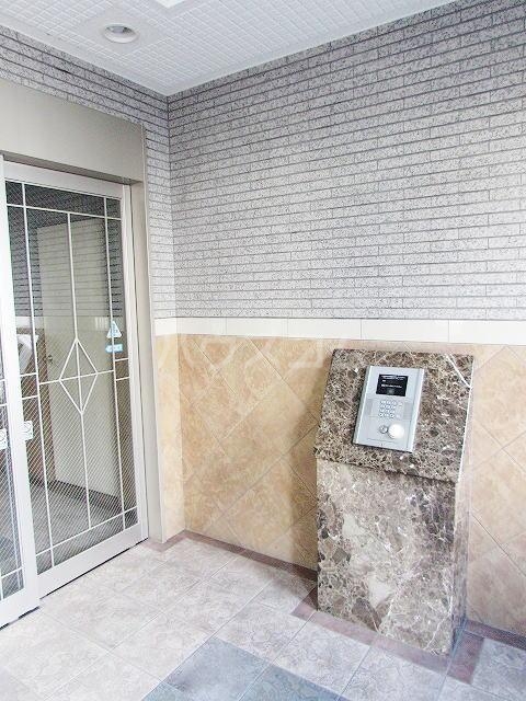 26/30 エントランス