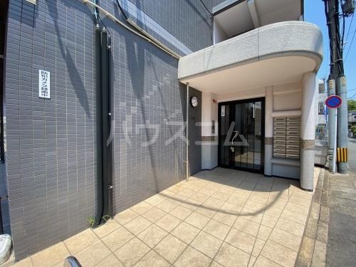 16/20 エントランス