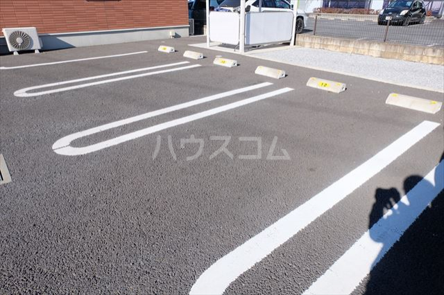 22/28 駐車場