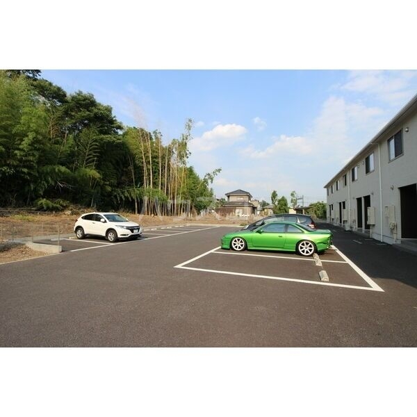 23/30 駐車場