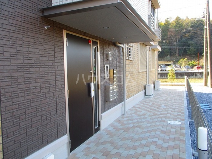 16/17 エントランス