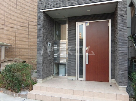 28/30 エントランス