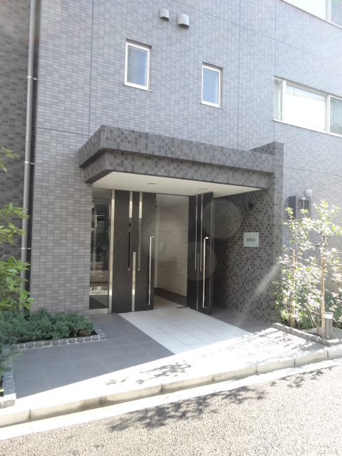 18/27 エントランス