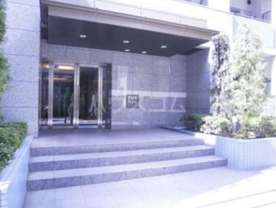 18/25 エントランス