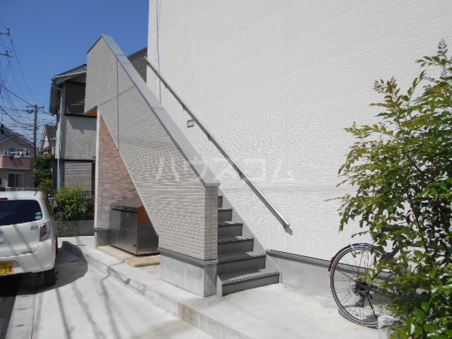 22/30 エントランス