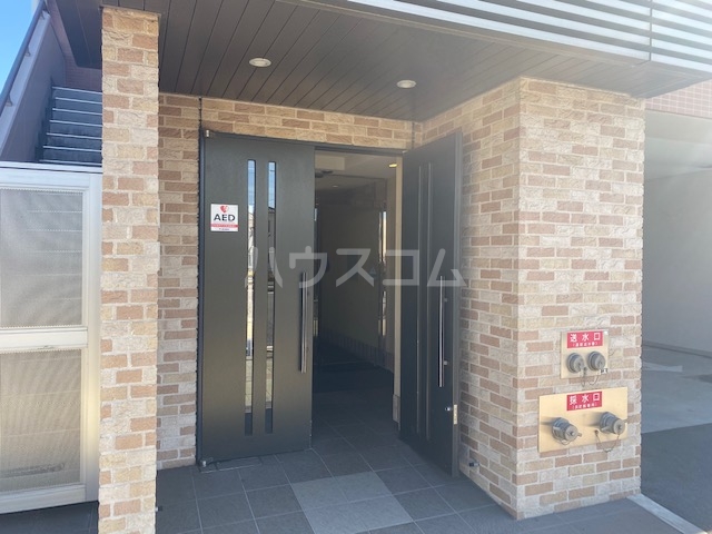 27/30 エントランス