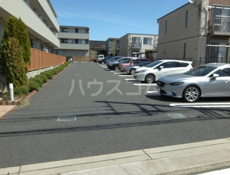 22/28 駐車場