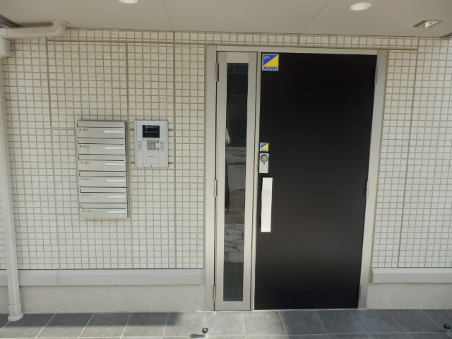 27/30 エントランス