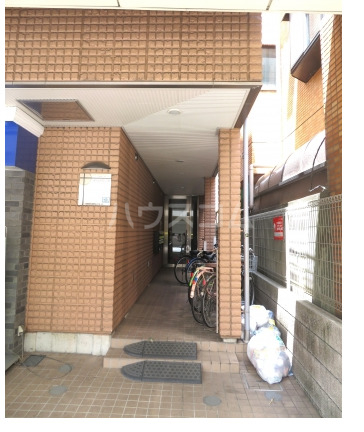 18/28 エントランス